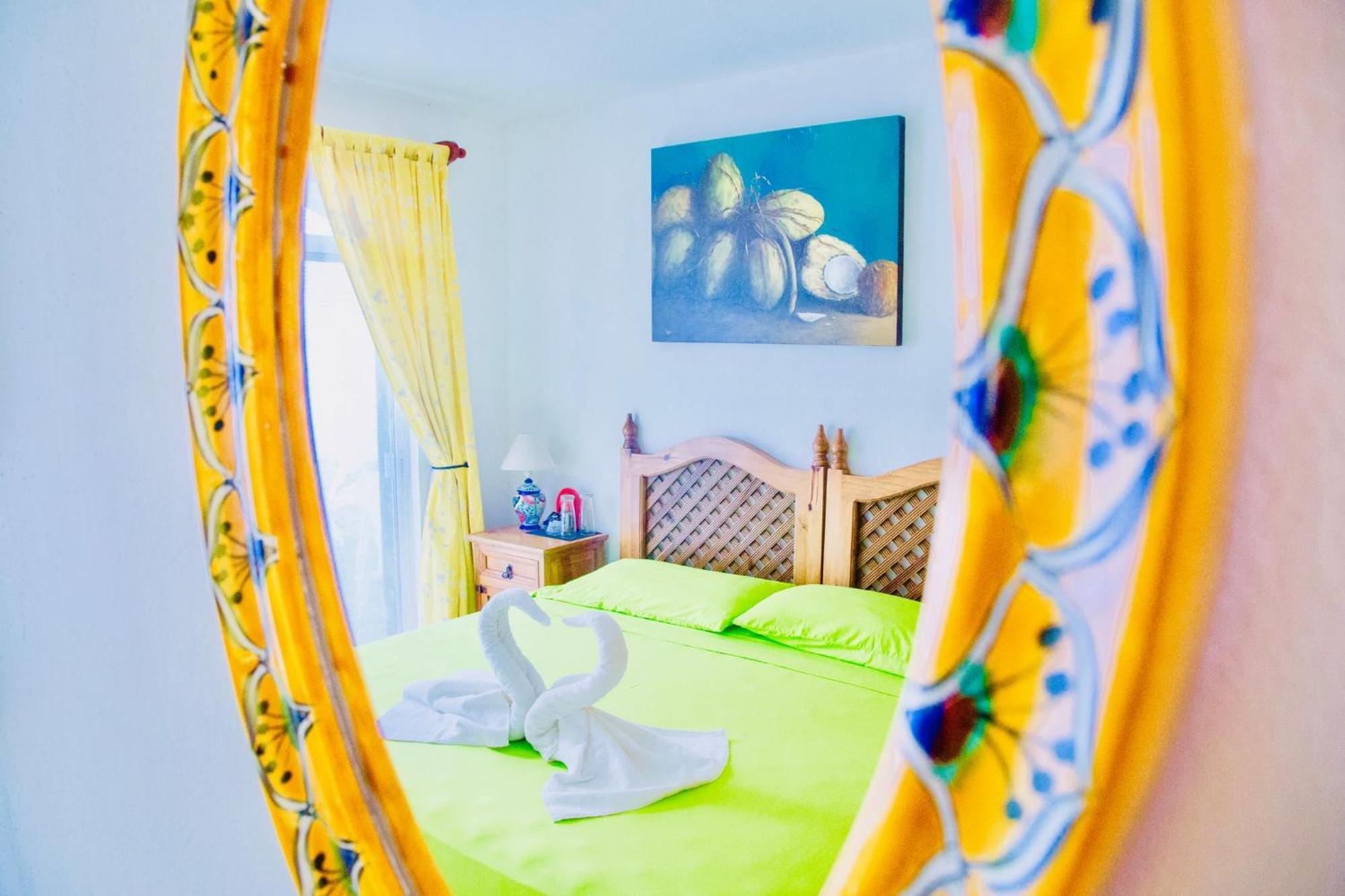 Pensión Superior Budget With Swimming Pool Air Conditioning And Parking