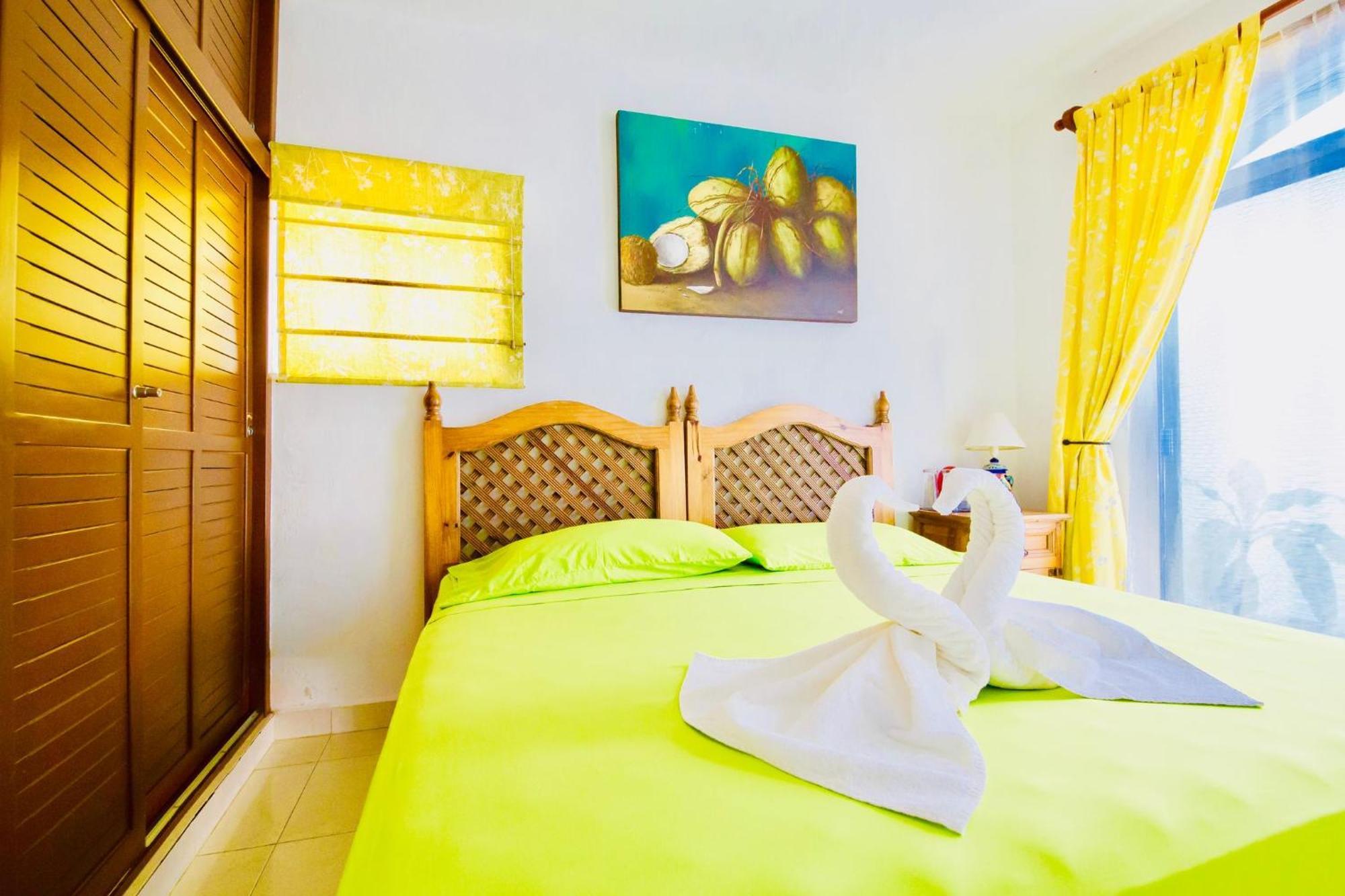 Pensión Superior Budget With Swimming Pool Air Conditioning And Parking Playa del Carmen