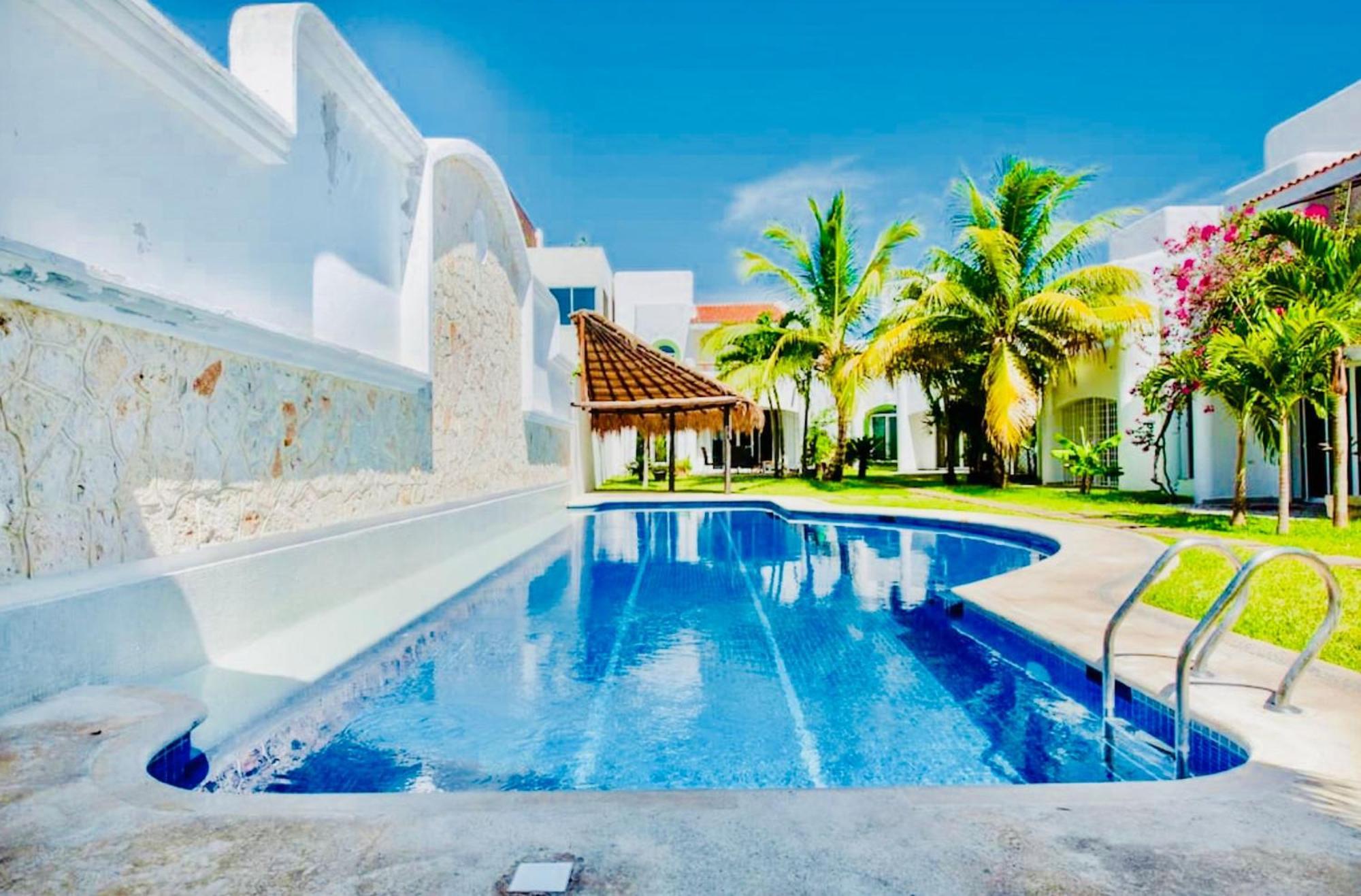 Superior Budget With Swimming Pool Air Conditioning And Parking Pensión