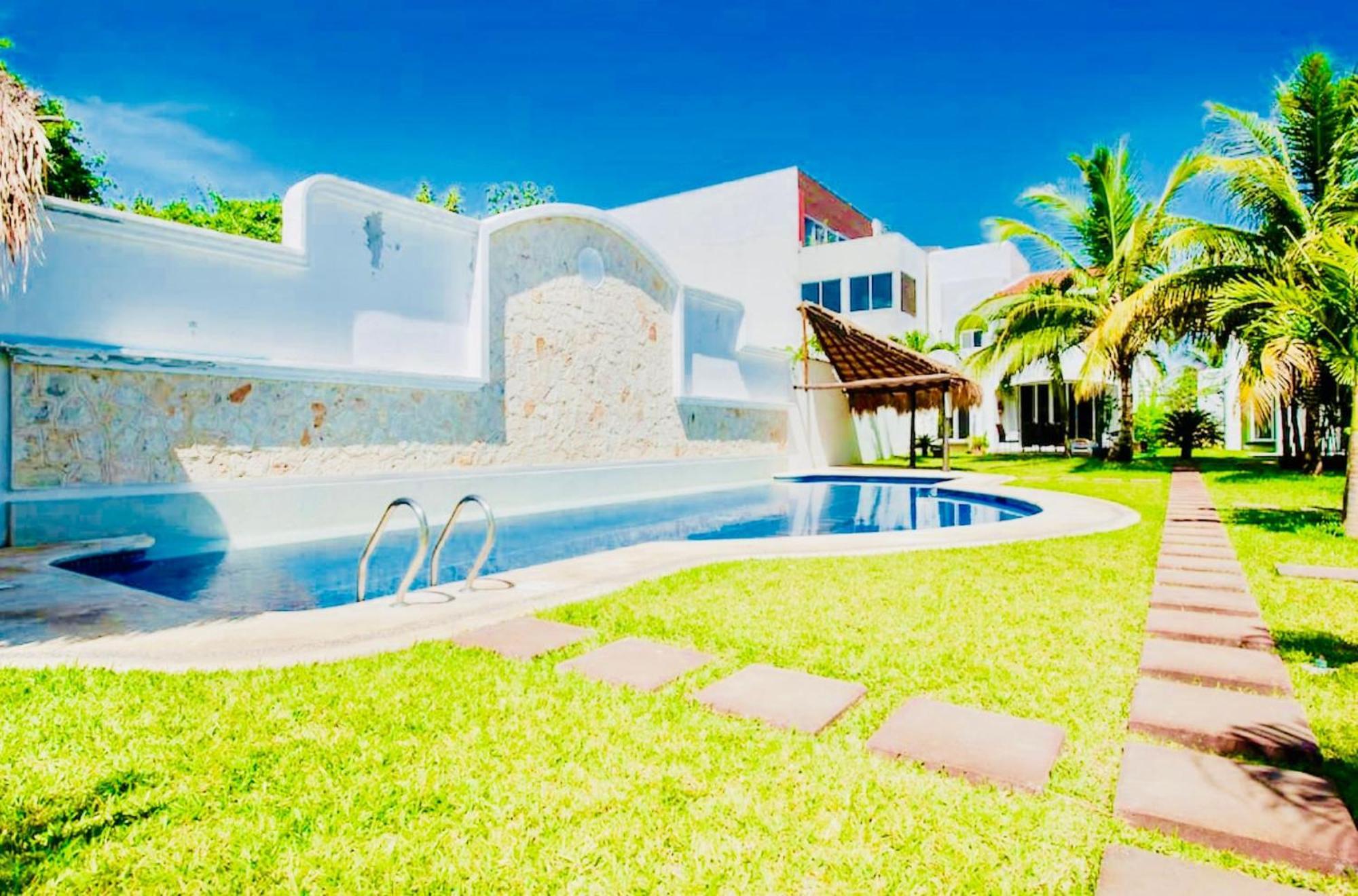 Pensión Superior Budget With Swimming Pool Air Conditioning And Parking