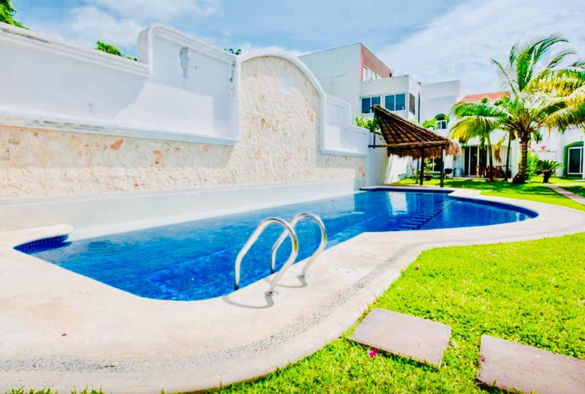 Superior Budget With Swimming Pool Air Conditioning And Parking Pensión *