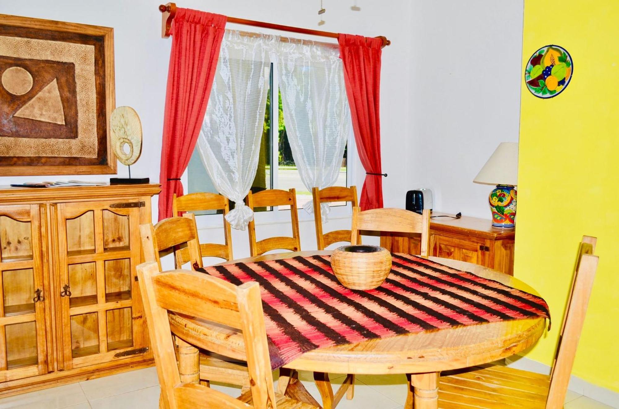 Pensión Superior Budget With Swimming Pool Air Conditioning And Parking Playa del Carmen