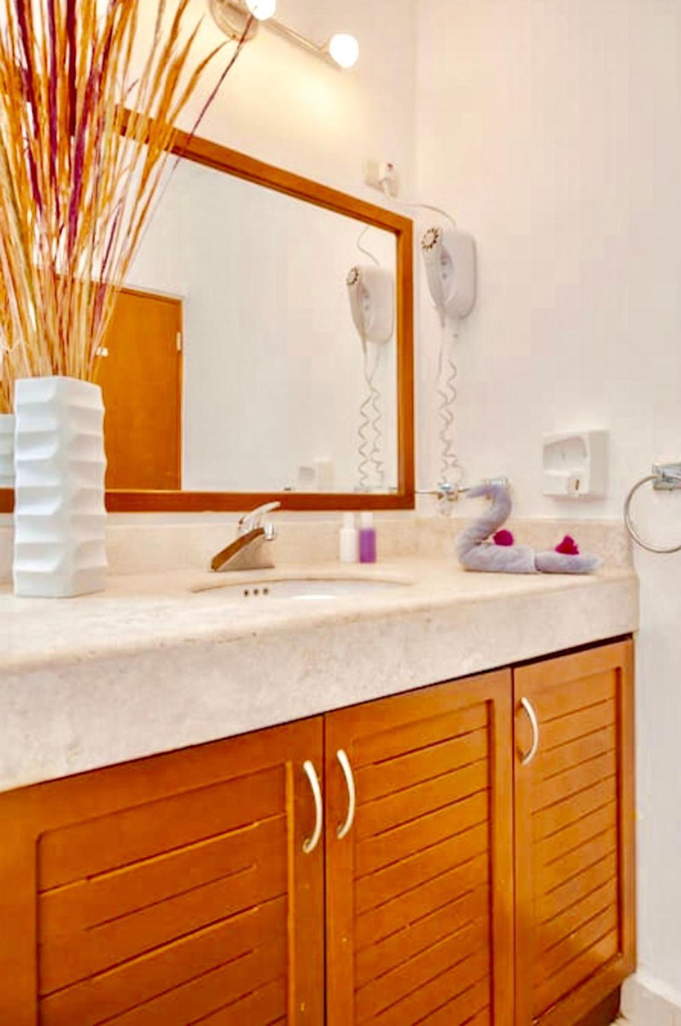 Superior Budget With Swimming Pool Air Conditioning And Parking